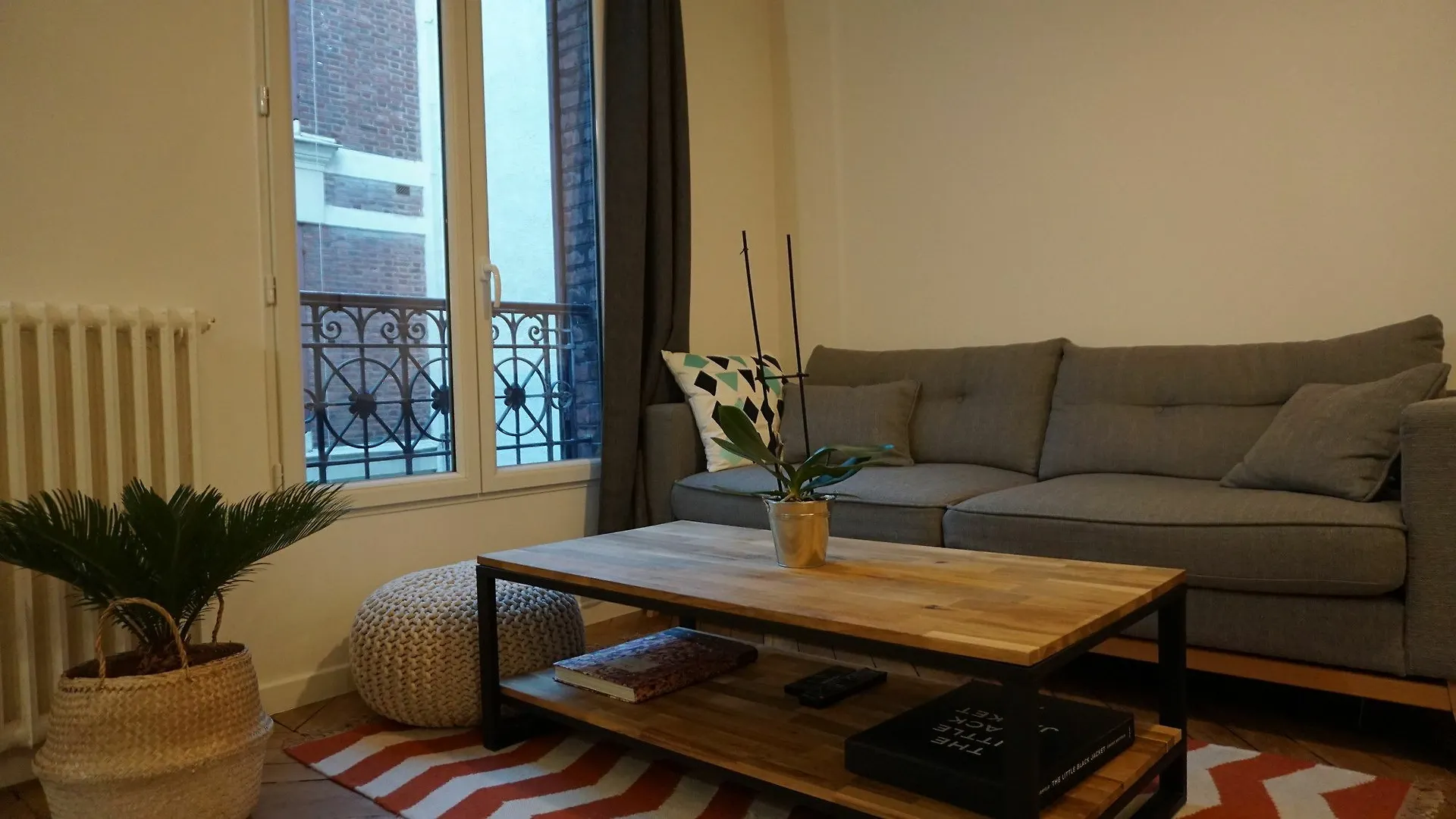 Apartament Rochechouart - 2 Pieces - Paris 17 0*,