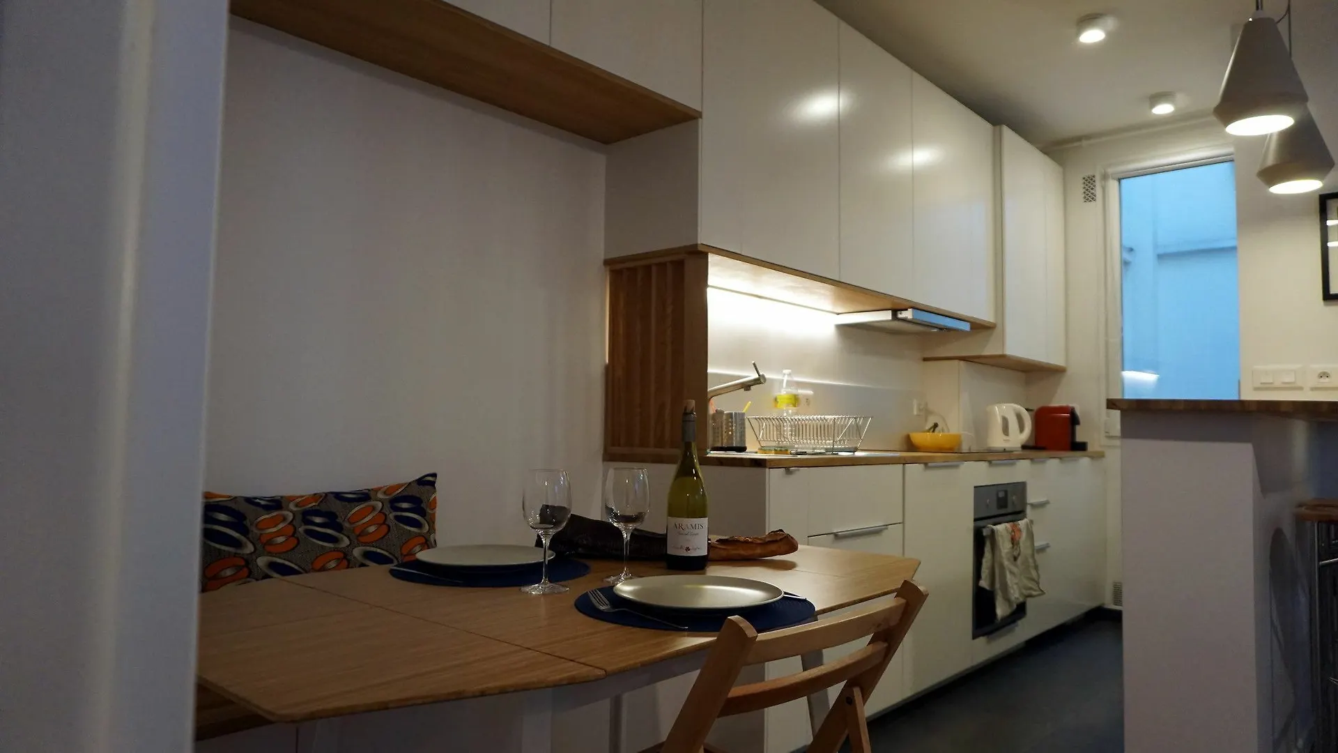 Apartament Rochechouart - 2 Pieces - Paris 17 0*,  Francja