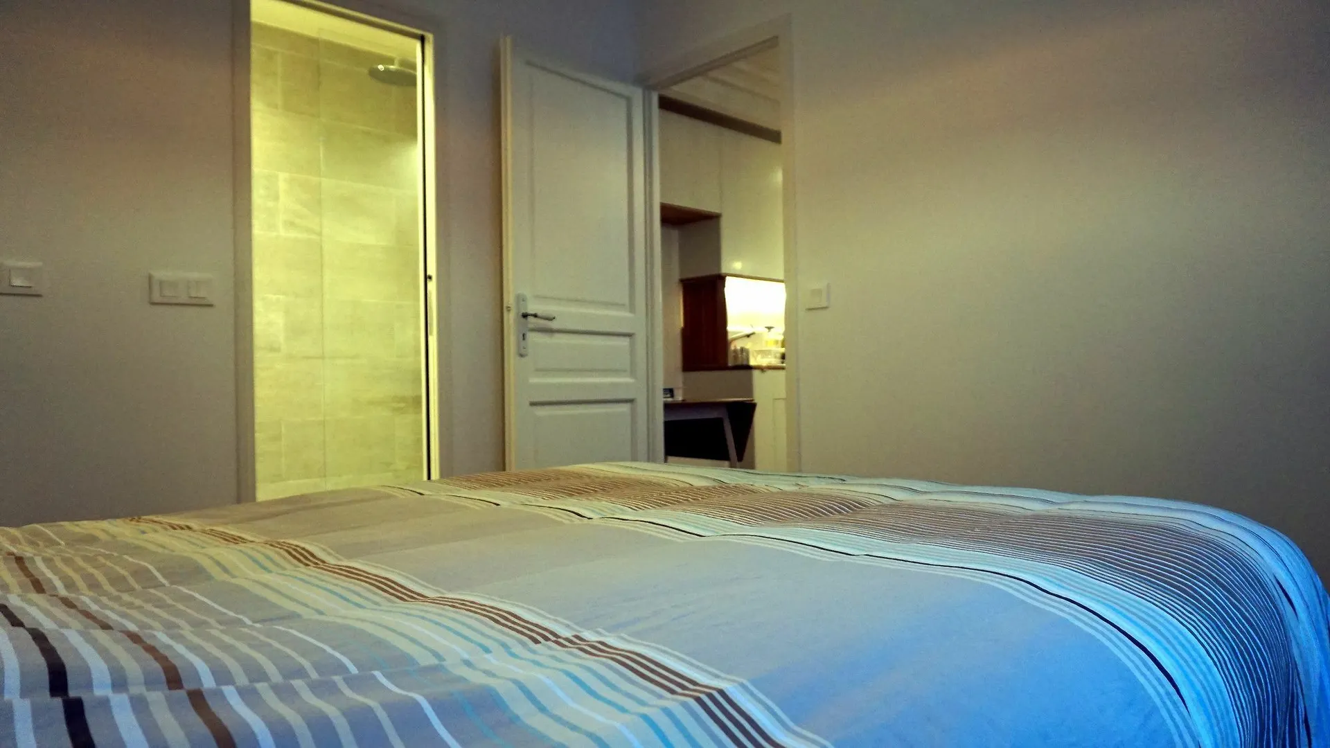 Apartament Rochechouart - 2 Pieces - Paris 17